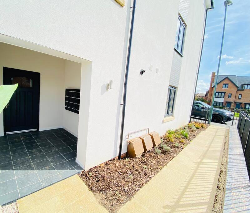 Beautiful, Brand New Apartment! Cheltenham Dış mekan fotoğraf