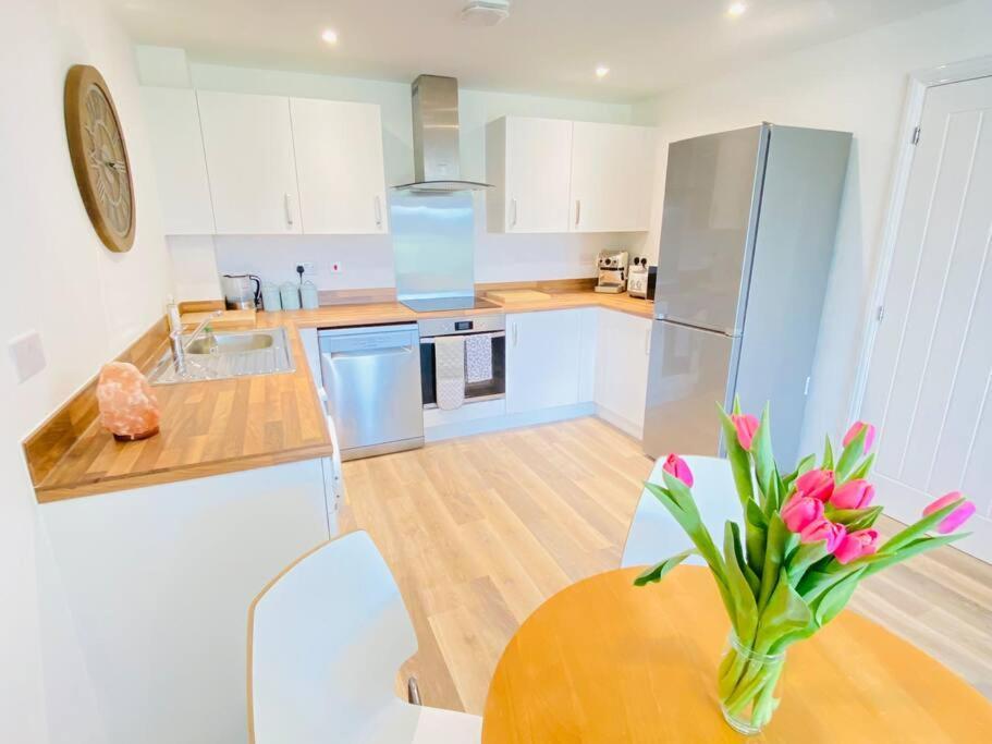 Beautiful, Brand New Apartment! Cheltenham Dış mekan fotoğraf
