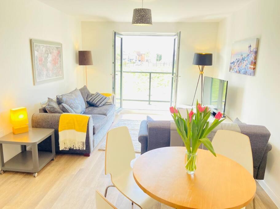 Beautiful, Brand New Apartment! Cheltenham Dış mekan fotoğraf