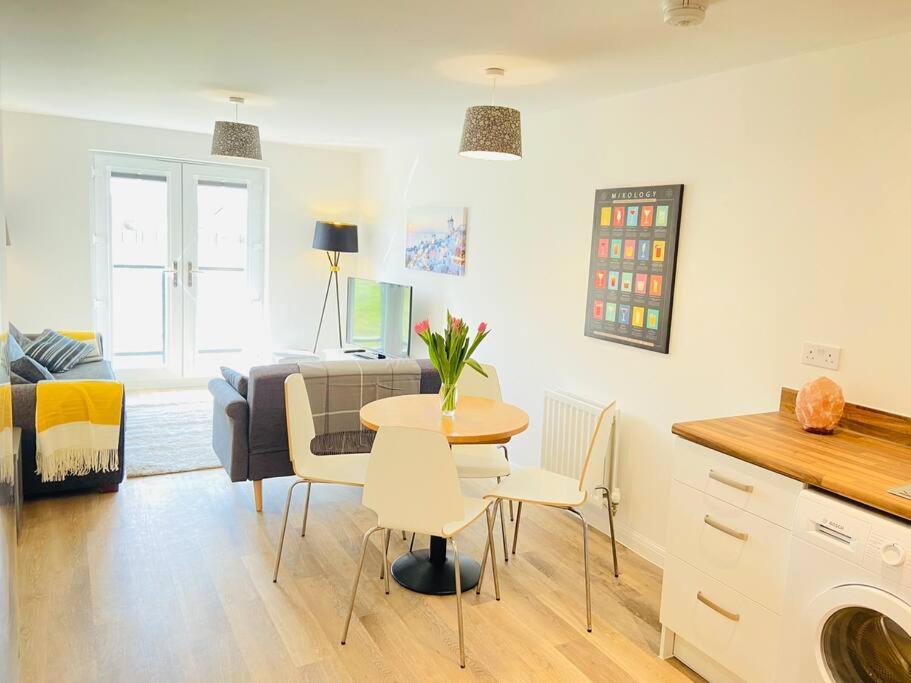 Beautiful, Brand New Apartment! Cheltenham Dış mekan fotoğraf