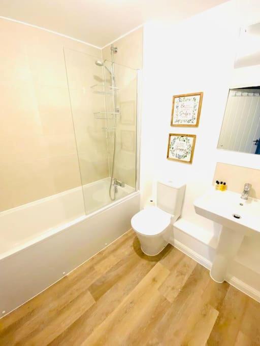 Beautiful, Brand New Apartment! Cheltenham Dış mekan fotoğraf