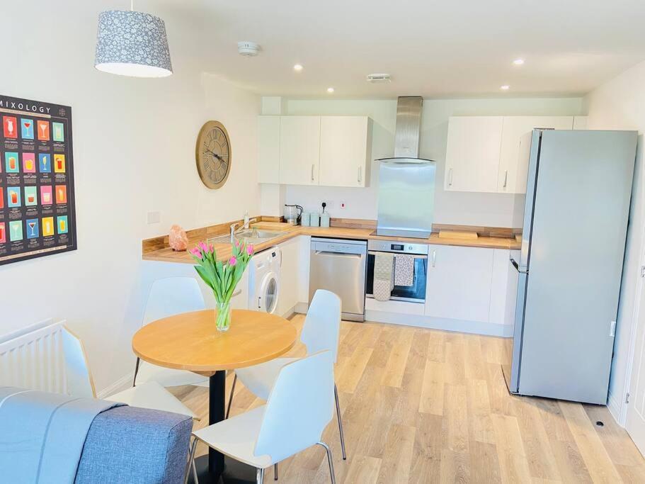 Beautiful, Brand New Apartment! Cheltenham Dış mekan fotoğraf
