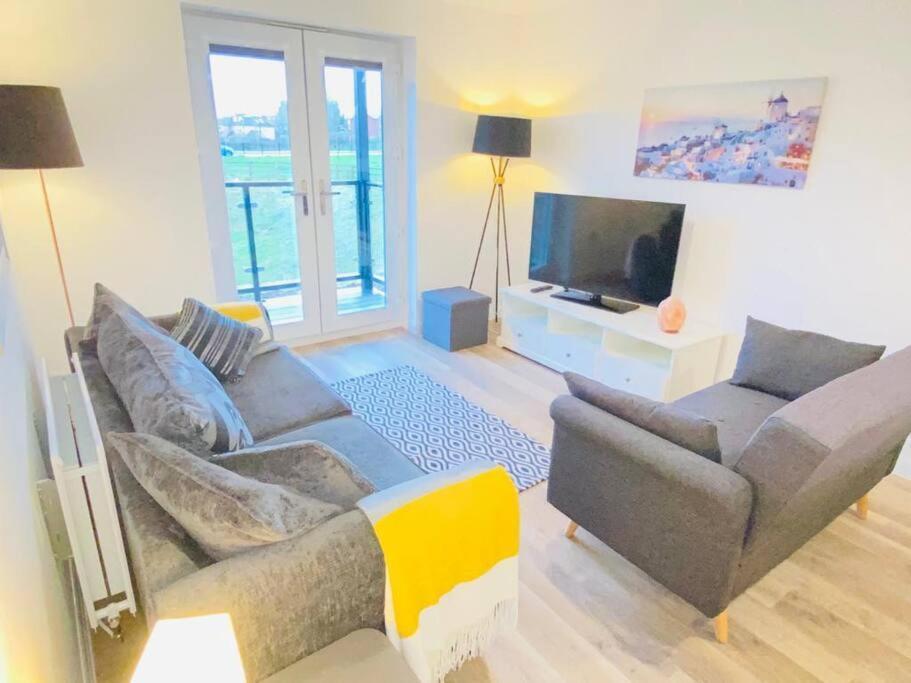 Beautiful, Brand New Apartment! Cheltenham Dış mekan fotoğraf