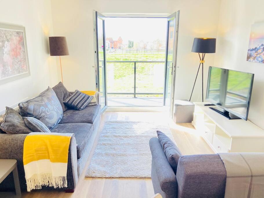 Beautiful, Brand New Apartment! Cheltenham Dış mekan fotoğraf