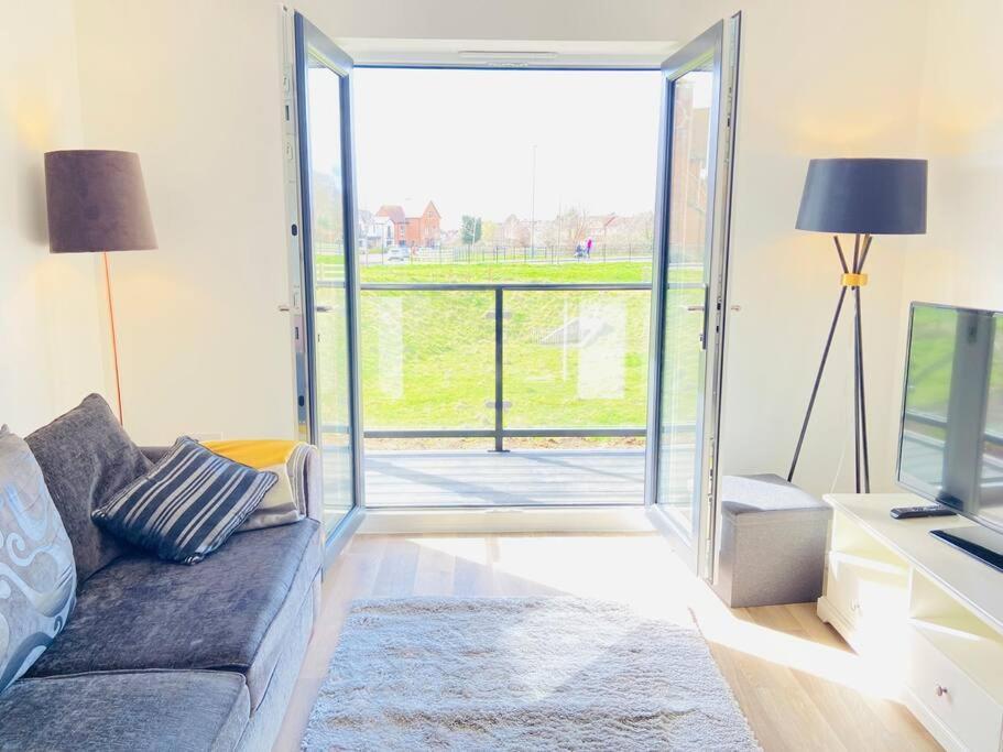 Beautiful, Brand New Apartment! Cheltenham Dış mekan fotoğraf