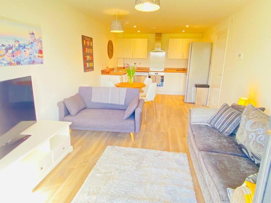 Beautiful, Brand New Apartment! Cheltenham Dış mekan fotoğraf