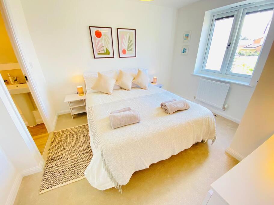 Beautiful, Brand New Apartment! Cheltenham Dış mekan fotoğraf